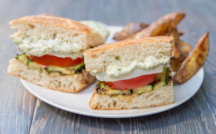 sandwiches with zucchini and cheese