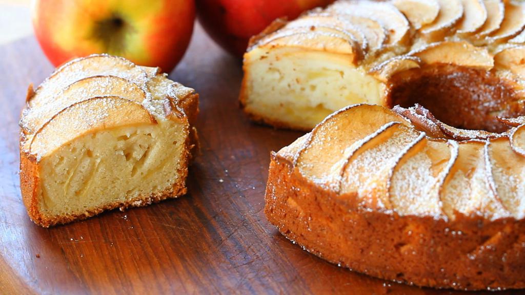 lush apple pie in a slow cooker