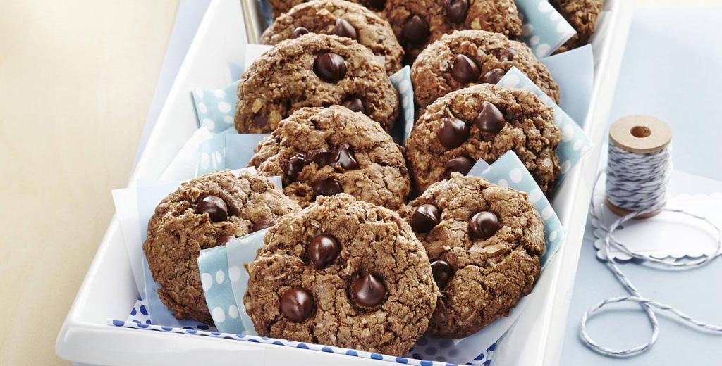 photo of oatmeal cookies with chocolate