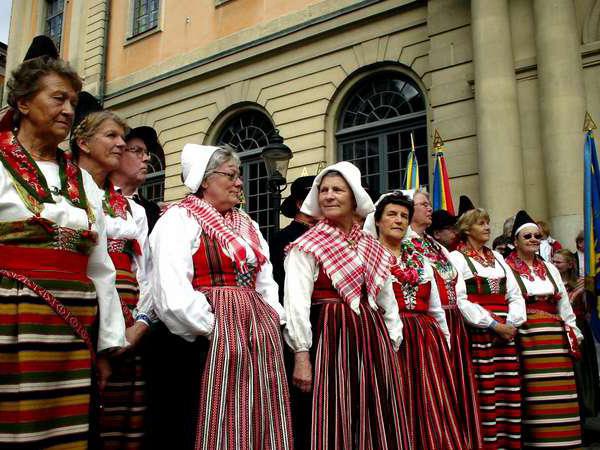 what language is spoken in finland