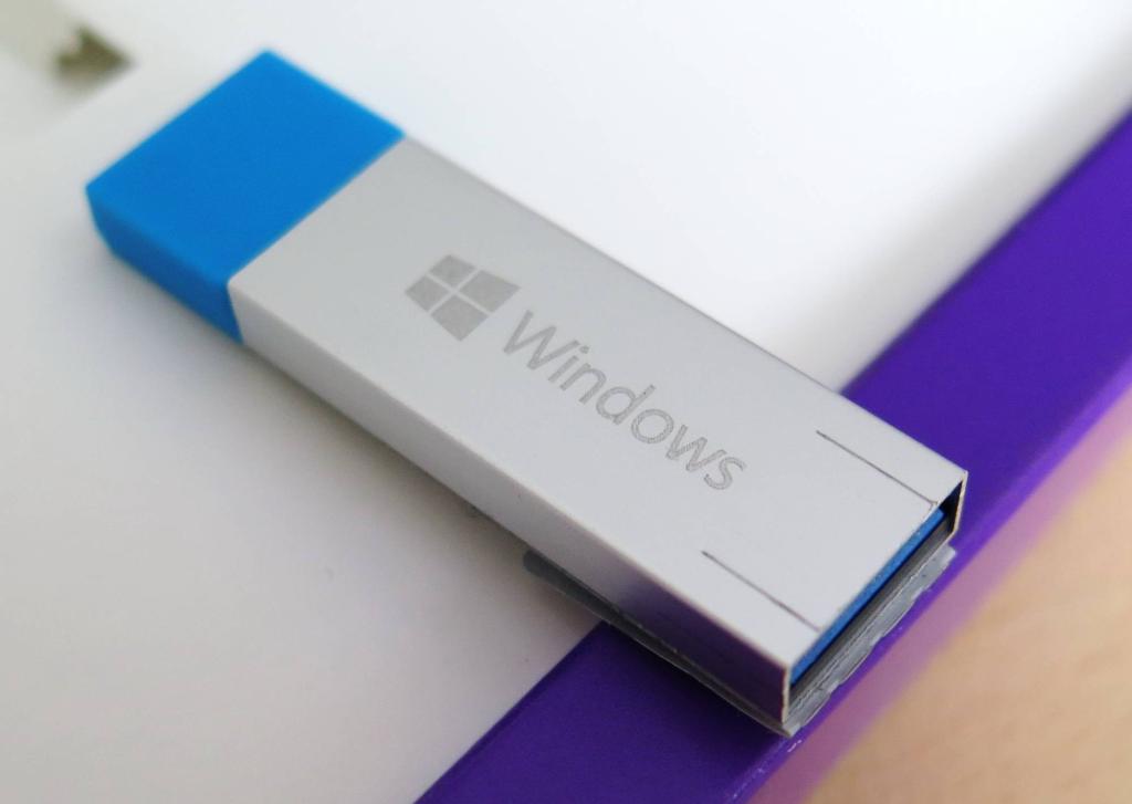 Загрузочная флешка винды 10. Установочная USB флешка Windows 10. Windows 10 USB флешка. Флешка с виндовс 10 загрузочная. USB флеш накопитель Windows 10.