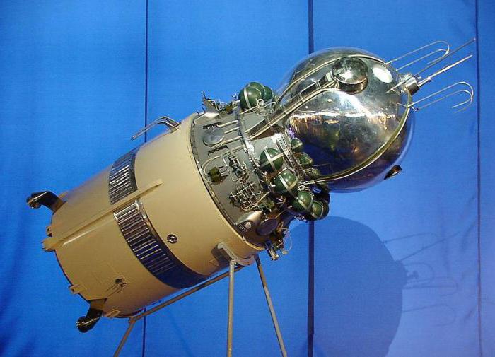 первый космический корабль стартует с поверхности земли со скоростью 0 68