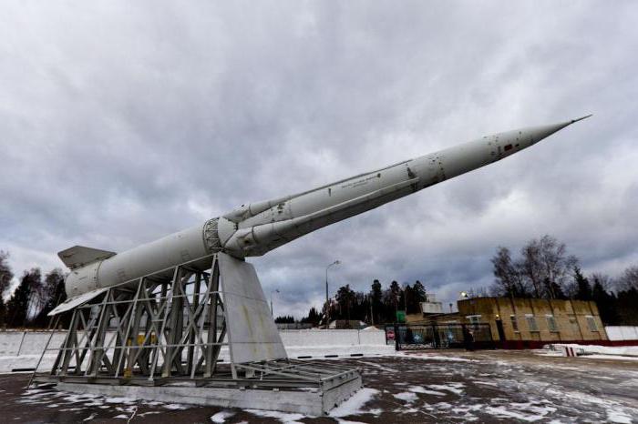 Назовите фамилию разработчика проекта первой советской ракеты не жидком топливе