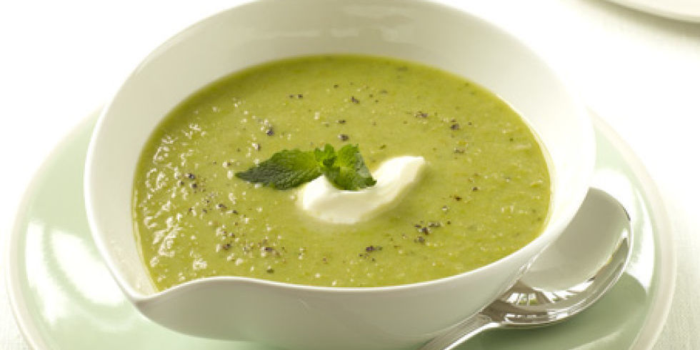 Zucchini soup puree.