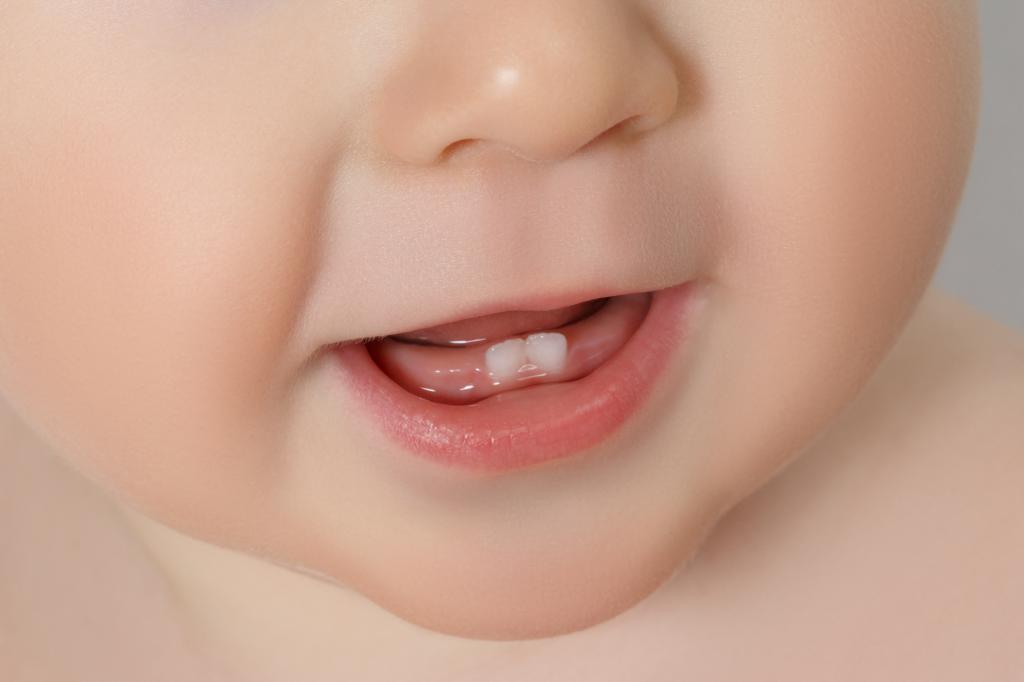 У ребенка прорезываются зубки