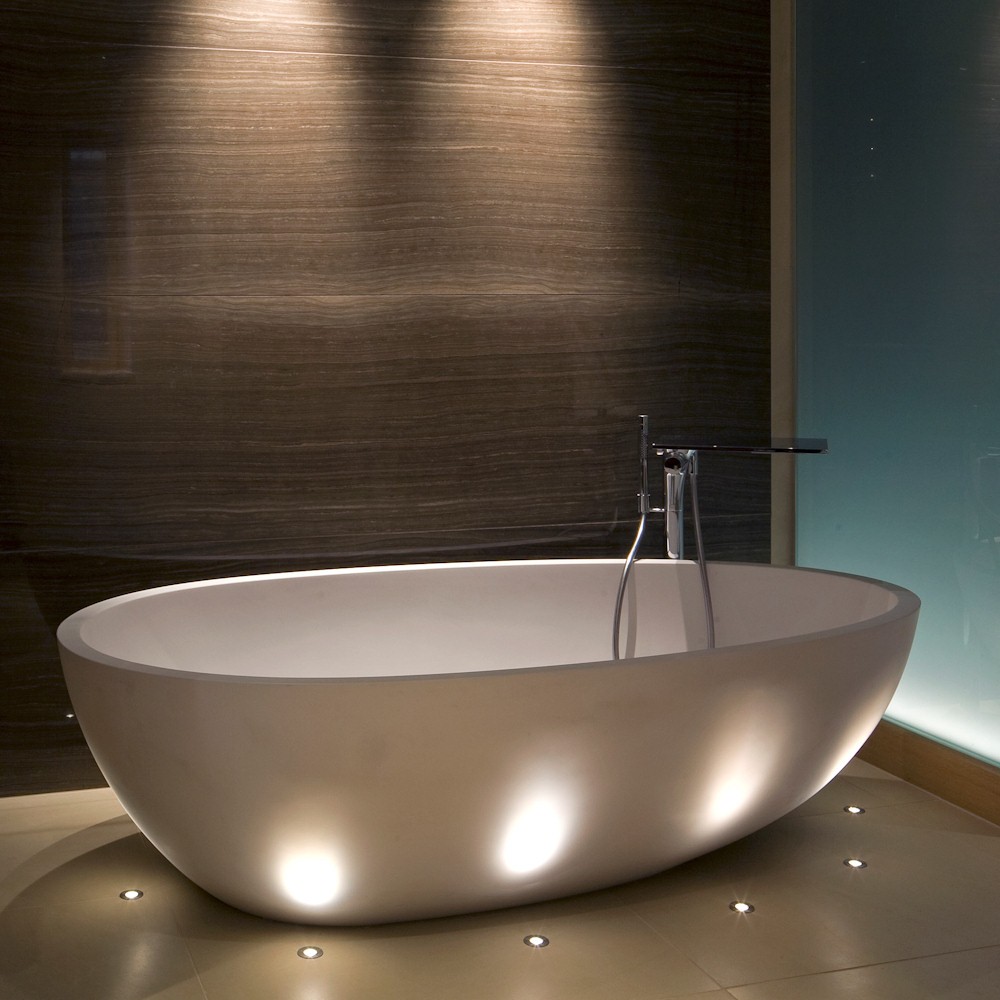 Directional flow of light to the bath