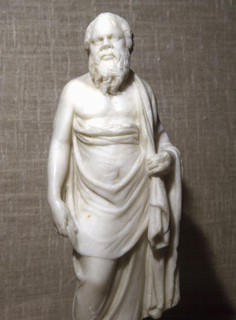 Статуя Сократа