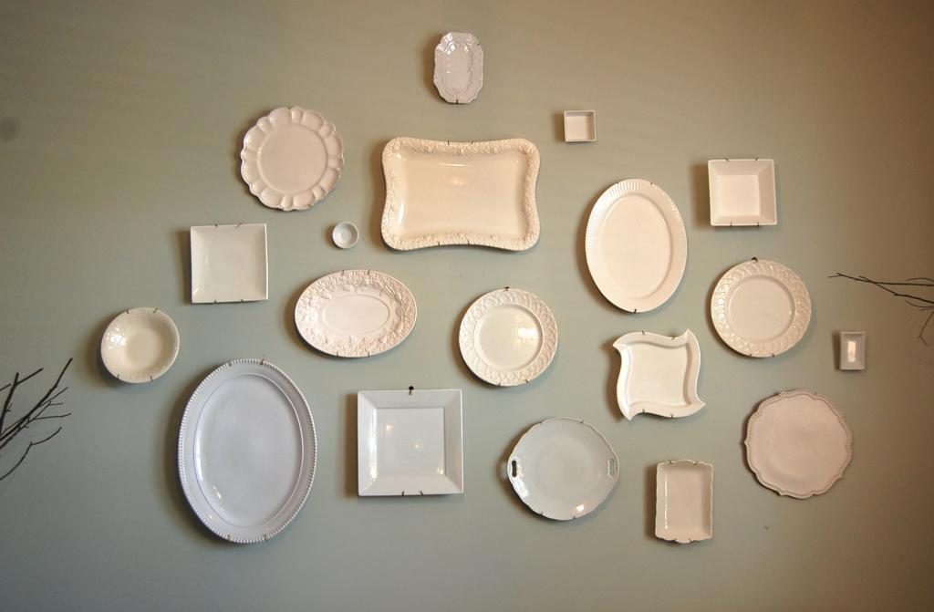 Как повесить тарелку на стену: способы крепления, необходимые инструменты, советы