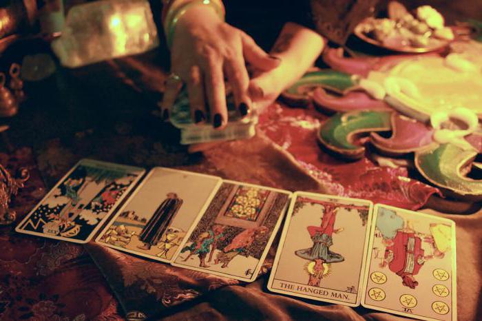 combination of tarot cards with each other and interpretation