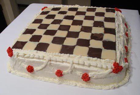 торт в виде шахматной доски