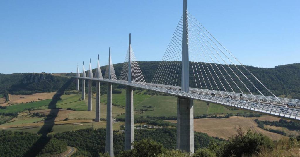 Мост Милло во Франции 