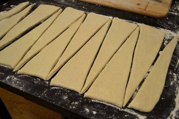 как правильно резать тесто для мини-круассанов