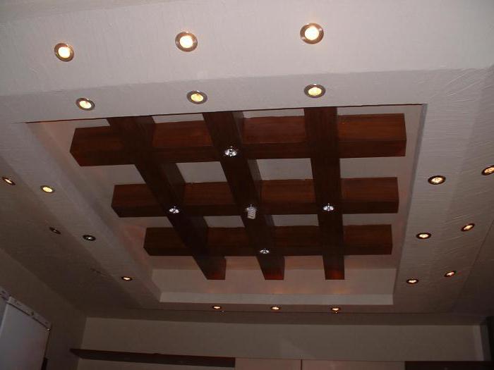 потолок с фальшбалками на кухне 
