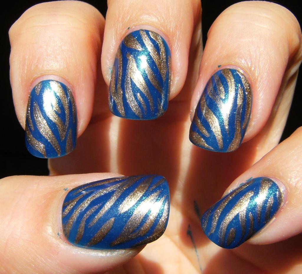 Маникюр синий с золотом: дизайн ногтей. Маникюр с золотым рисунком