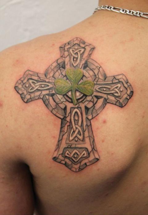тату кельтские кресты на плече