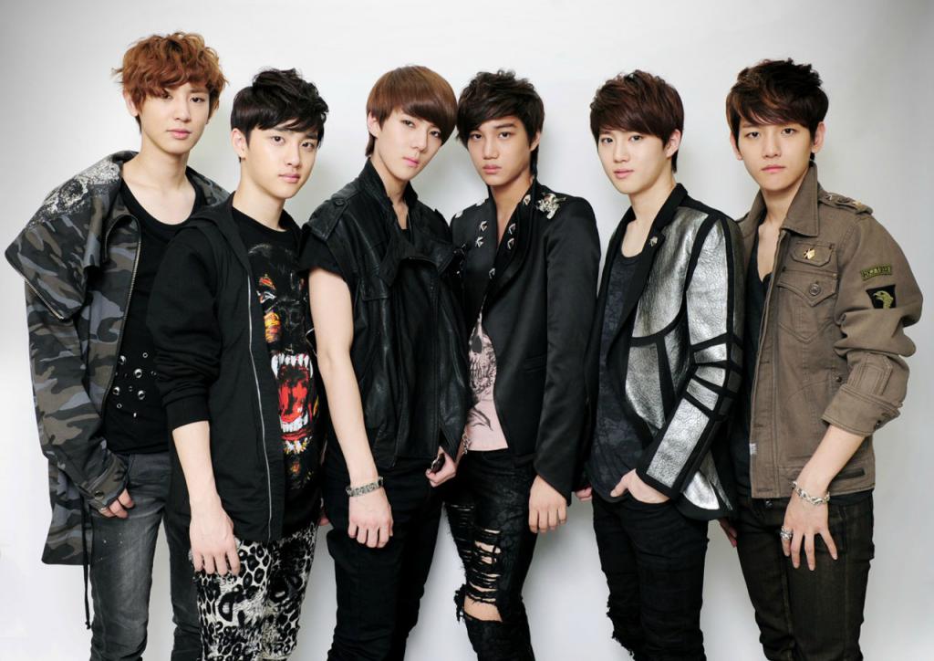 Фото участников группы EXO