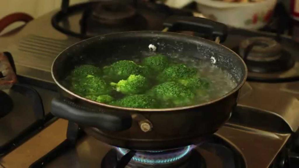 Как приготовить диетический суп из брокколи?