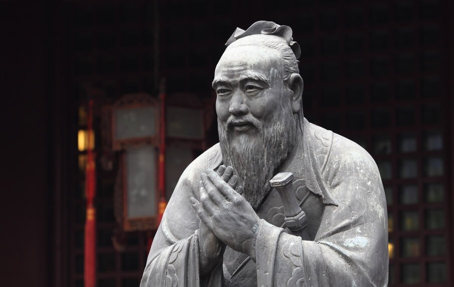памятник Конфуцию
