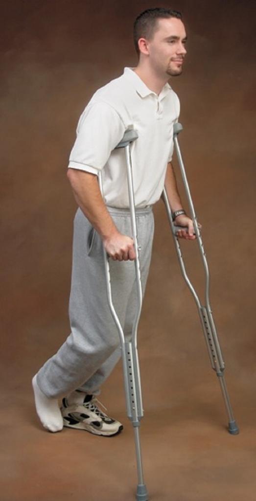 Реабилитация после эндопротезирования коленного сустава дома: упражнения и рекомендации по восстановлению