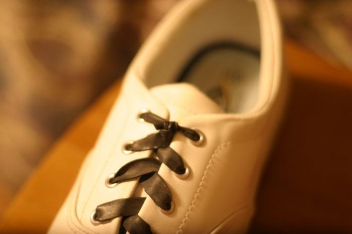 Beautifully tie shoelaces on sneakers