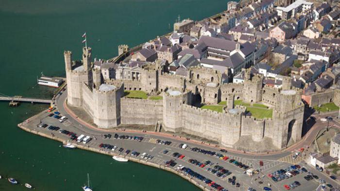 carnarvon castle wales