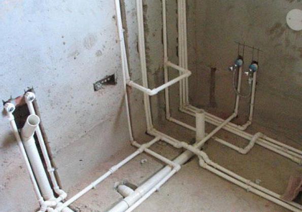 замена водопроводных труб в ванной
