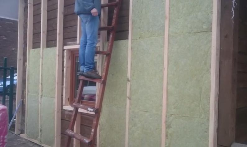 монтаж утеплителя на стенах деревянного дома