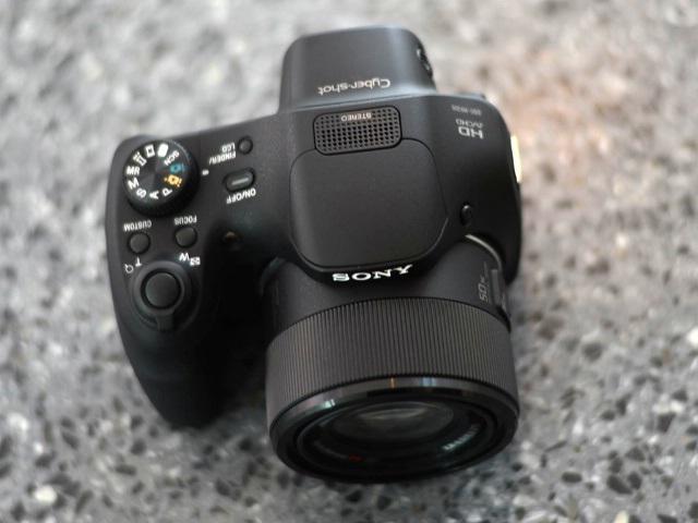 sony cyber shot dsc h300 как заряжать