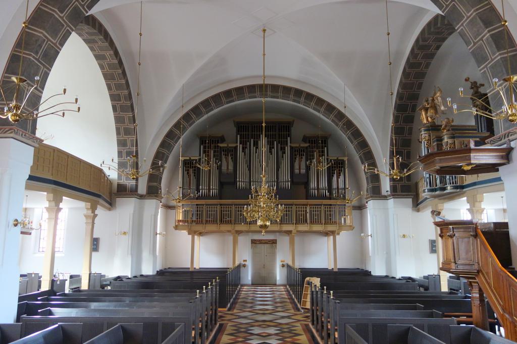Интерьер церкви Спасителя в Эсбьерге