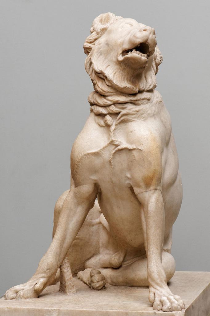 Мраморная статуя молосской собаки