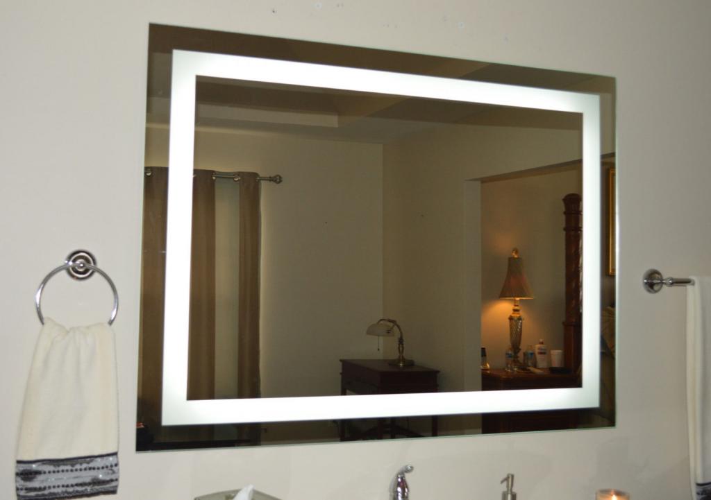Зеркало с внутренней подсветкой для ванной