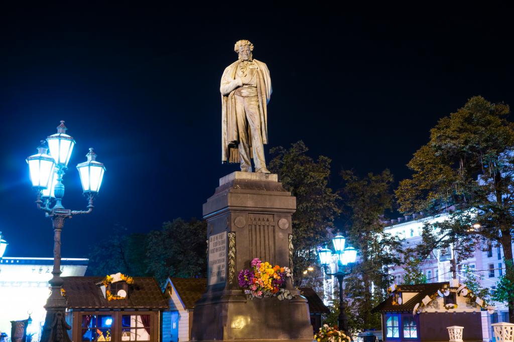 Памятники пушкину по всему миру фото