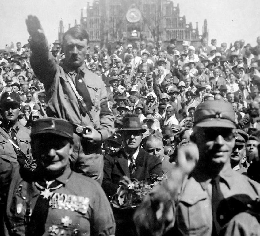 Адольф Гитлер в 1933 году