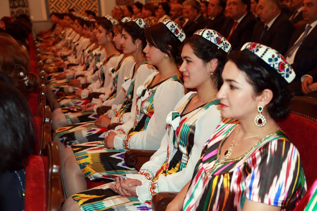 Фото таджикского национального костюма