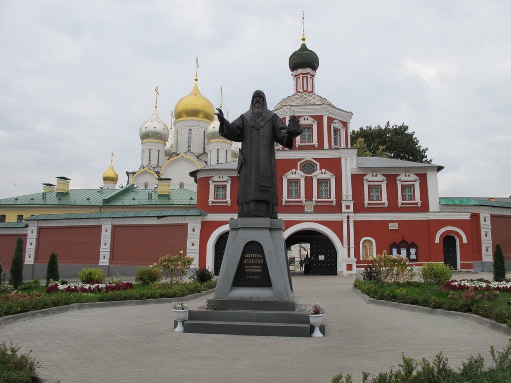 Святая москва. Зачатьевский монастырь в Москве святыни монастыря. Зачатьевский ставропигиальный женский монастырь святыни. Зачатьевский монастырь Москва 21 век. Москва Зачатьевский монастырь крест святыня.