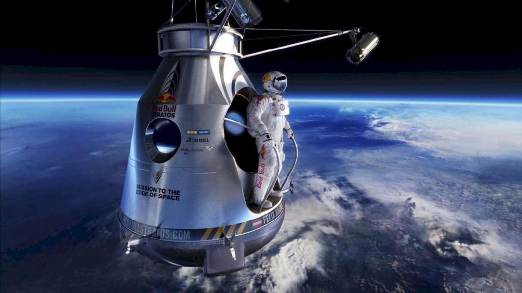 Высота прыжка с парашютом из космоса