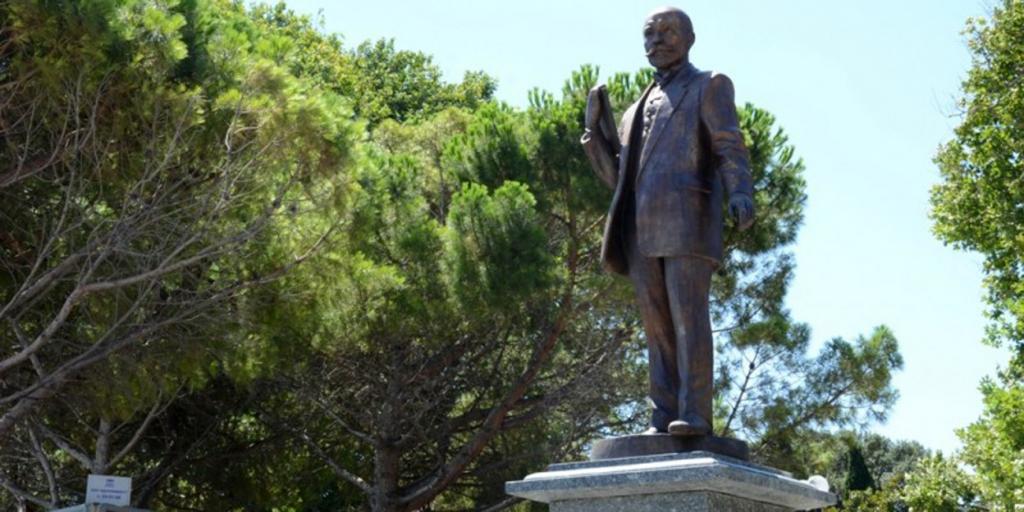 Monument to architect Krasnov