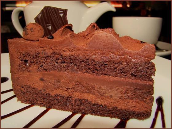 Кафе шоколад новые Черемушки торты. Торт 10 лет кафе шоколад. Слоган кафе шоколад.