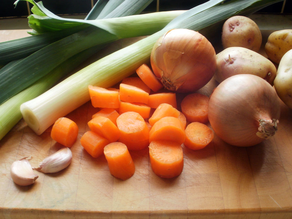 овощи для супа с фрикадельками и вермишелью