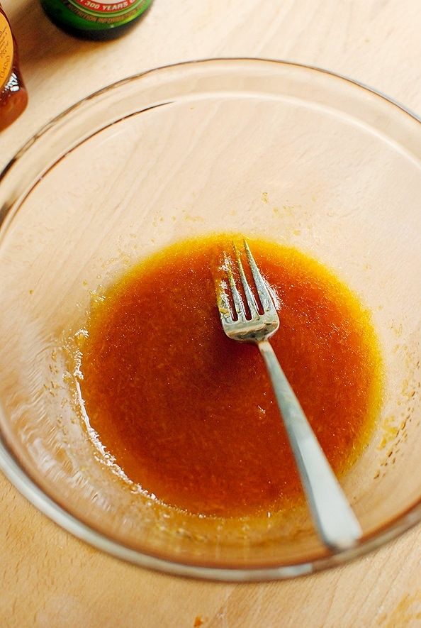 Соус с соевым соусом. Яблочный уксус и соевый соус. Маринад соевый соус и мед. Мясо в соевом соусе.
