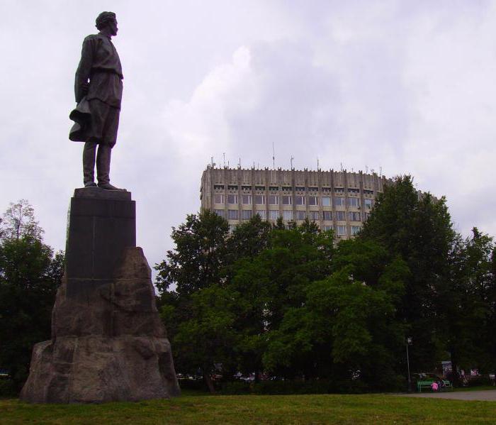 памятник максиму горькому в нижнем новгороде
