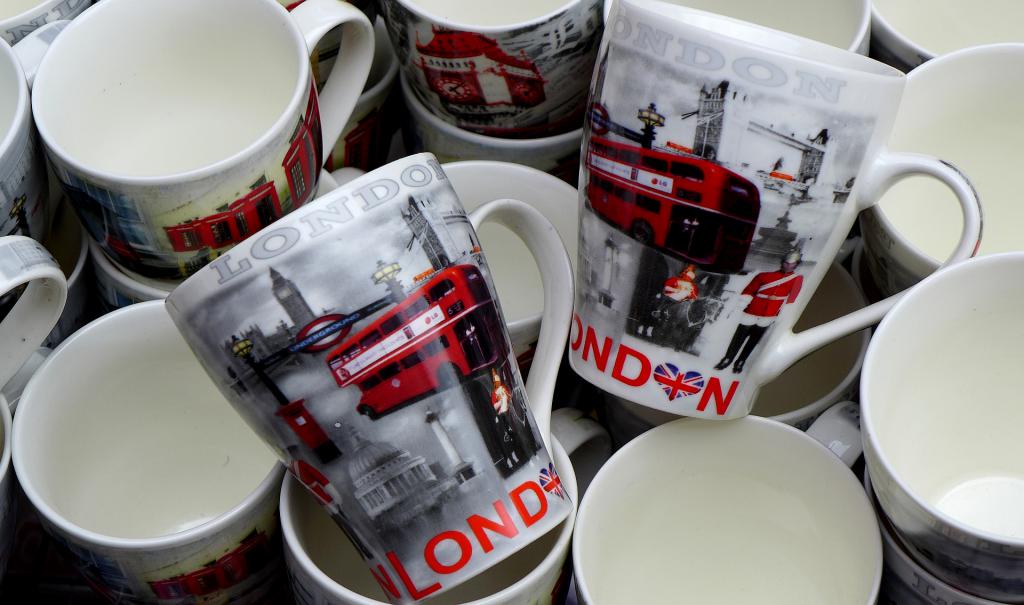 mugs as a souvenir from England