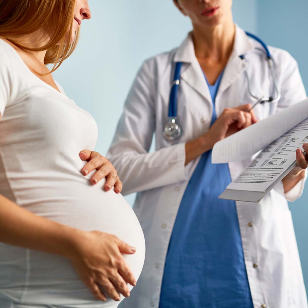 консультация беременной с врачом