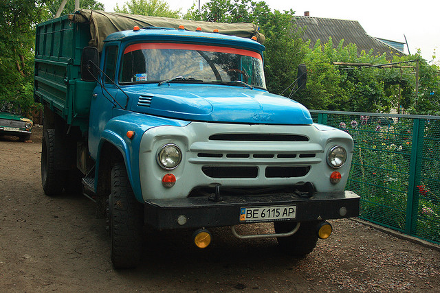 Бортовой грузовик ЗИЛ-130