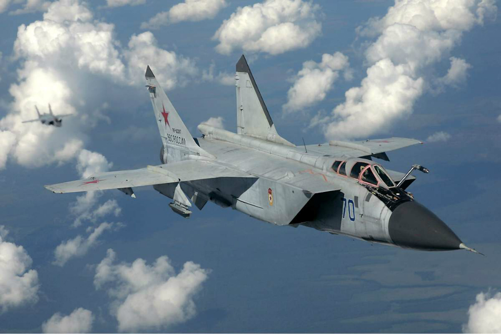 Реактивный сверхзвуковой самолет МиГ-31