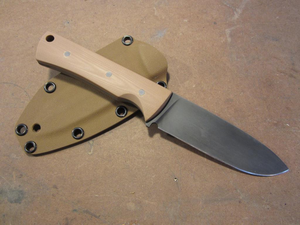 Охотничий нож из дамасской стали