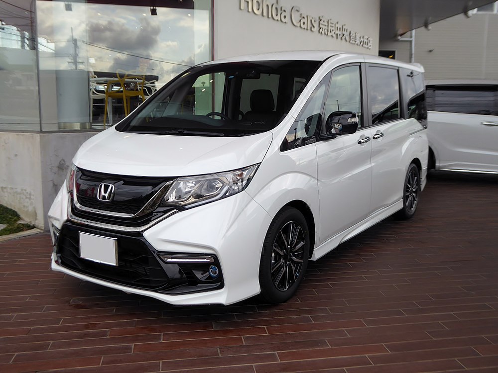 Car "Honda Stepwagon"