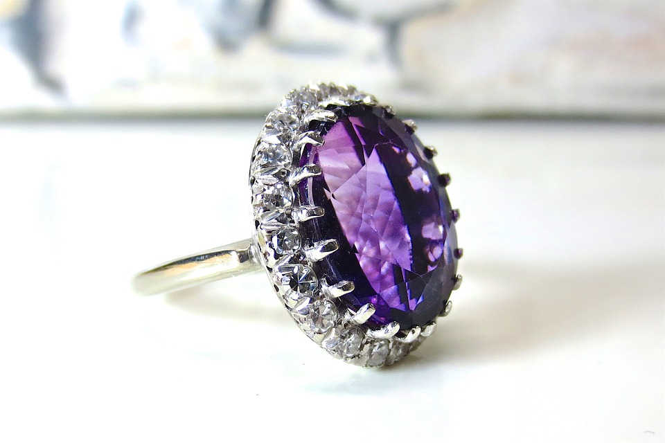 Кольцо с фиолетовым аметистом