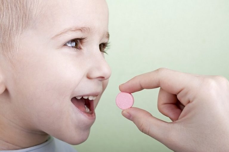Антибиотики ребенку при красном горле и ангине