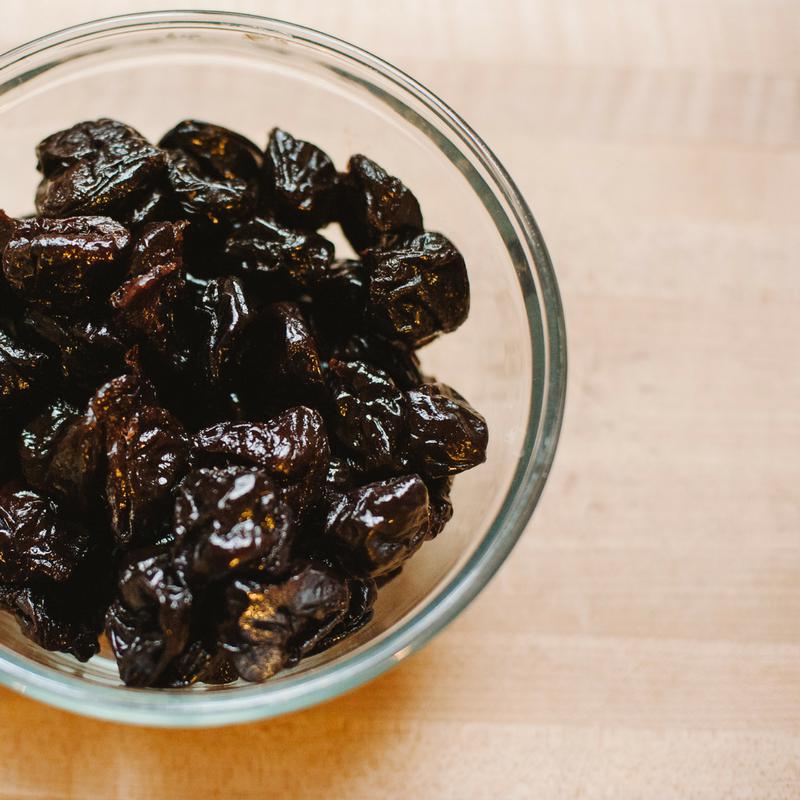 Prunes for breastfeeding against constipation of the newborn